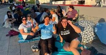 Venezia 83, l’attesa dei fan per gli Oasis: “Qui dall’alba per i fratelli Gallagher”