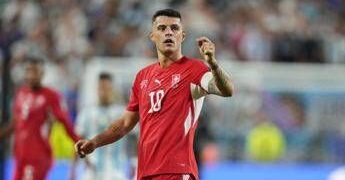 Xhaka ammette la frode sul pass Covid, niente Nazionale: rischia carcere e lunga squalifica