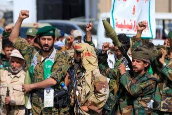 Yemen, ribelli Houthi avanzano sul Mar Rosso: cadono Dhubab e l’isola di Perim