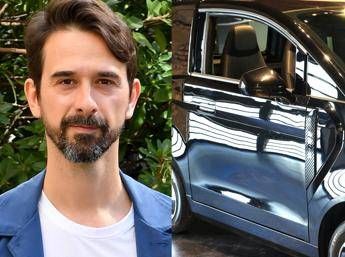 Allarme minicar a Roma, 67enne denuncia: “Colpito da un passeggero con un tubo di plastica”