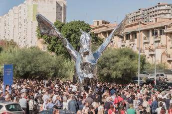 Arte, una mamma di Librino ringrazia Presti: “E’ uno di noi e ci ha insegnato a sognare”