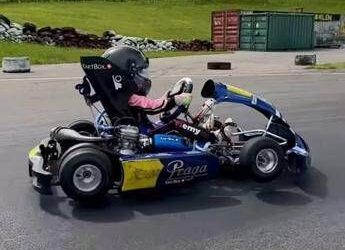 Bambina di cinque anni bandita dalle gare di kart di tutto il mondo, la maxi squalifica
