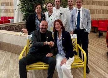 Chi ha un tumore corre un rischio più alto di trombosi, agli Ifo di Roma una panchina gialla per sensibilizzare