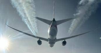 Cimici dei letti a bordo di un aereo proveniente dall’Australia, volo Qantas fermato a Fiumicino: cos’è successo