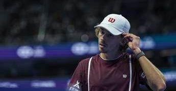 De Minaur ‘punge’ Zverev: “Alcuni impiegano troppo tempo per servire”