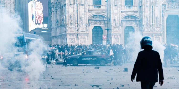 Decreto cortei, per minori fermo preventivo e subito imputabilità: la stretta del governo dopo i disordini