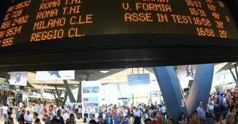 Disagi sull’Alta Velocità oggi, treni in ritardo fino a un’ora per inconveniente tecnico: cosa sappiamo