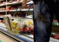 Il dilemma: insalata e affettati freschi o in busta? Guida pratica per pasti express e i rischi da evitare