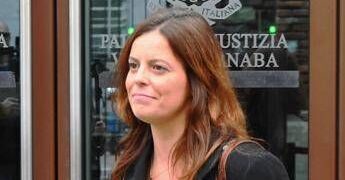Ilaria Salis e il risarcimento agli ex collaboratori, giudici appello annullano sentenza: si torna al primo grado