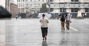 Maltempo, scuole chiuse e allerta meteo arancione e gialla per temporali sabato 10 ottobre: le regioni a rischio