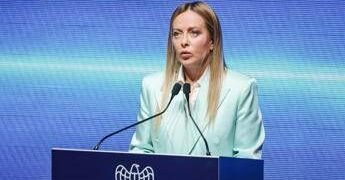Meloni non molla la presa sull’energia, pressing su Ue per flessibilità: “Italia in Europa non per dire solo sì”