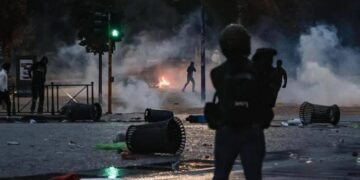 Milano, scontri e devastazioni: tre minori restano in carcere, 21 ai domiciliari o in comunità
