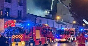 Parigi, mercato degli Enfants Rouges devastato da un incendio