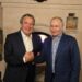 Putin festeggia il compleanno con Gerhard Schroeder: l’incontro a Mosca e il legame con la Russia