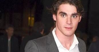 RJ Mitte, il toccante post di Bryan Cranston per la morte del figlio in ‘Breaking Bad’