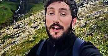 Ragazzo spagnolo si trasferisce in Islanda: “Qui lavoro due giorni a settimana con turni da 12 ore”