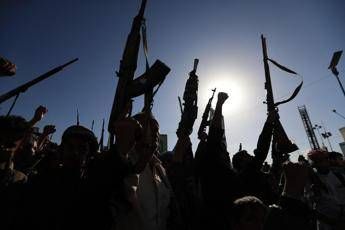 Riad: “Houthi responsabili attacco aeroporto, reagiremo”. Raid sauditi contro i ribelli in Yemen