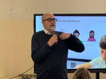Scuola, Battaglia (Vik School) su Behind your screen: “Creiamo consapevolezza all’uso dei social”