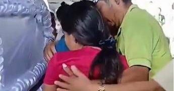 Si sveglia durante il funerale, ragazza di 15 anni ‘resuscita’