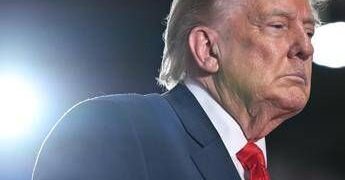 Trump, l’accordo con Putin e l’attacco a Zelensky: “Ucraina ha bisogno di un altro presidente”