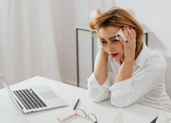 Tumore al seno: vampate per 70% donne con cancro al seno, esperti: “Un aiuto da terapia orale”