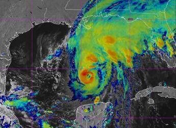 Uragano Isaias si rafforza e punta gli Usa: in corso evacuazioni lungo la costa del Golfo