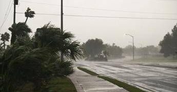 Uragano Isaias tocca terra: in migliaia senza elettricità in Alabama, Florida e Georgia
