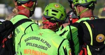 Urzulei, speleologo bloccato in una grotta dopo una frana: soccorsi in azione