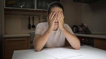 Violenza economica sulle donne, che cos’è: tutte le sfaccettature, l’indagine