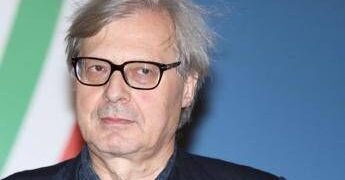Vittorio Sgarbi ricoverato a Roma, la nota della sorella Elisabetta e di Sabrina Colle: “Notizie false su sua salute”