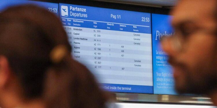 Volo cancellato? Rimborsi entro 7 o 14 giorni, anche con le agenzie online: le novità Ue